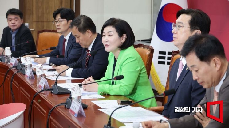 지난 4월 29일 국회에서 열린 국민의힘 'SK텔레콤 소비자 권익 및 개인정보 보호 TF' 사전회의에서 위원장을 맡은 김희정 국민의힘 의원이 발언하고 있다.