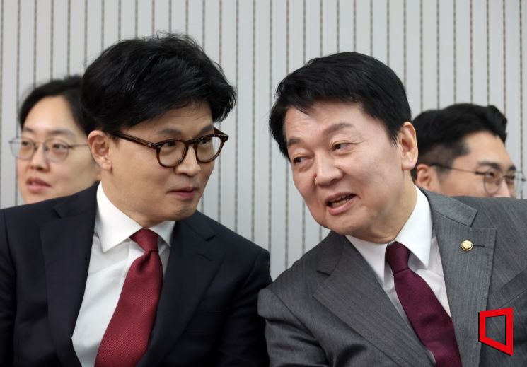 한동훈 전 대표와 안철수 의원. 국회사진기자단