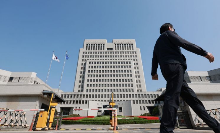 대법원 전원합의체가 이재명 전 더불어민주당 대표의 공직선거법 위반 혐의 사건 두 번째 기일을 여는 24일 서울 서초구 대법원. 연합뉴스