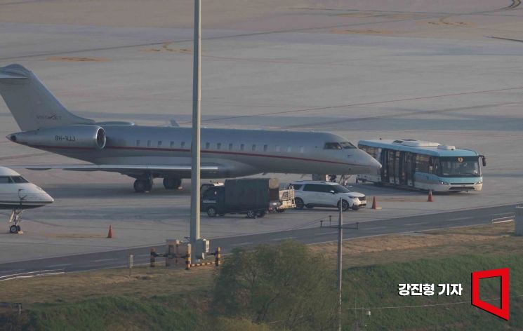 [포토] 김포공항 도착한 트럼프 주니어 탑승 항공기