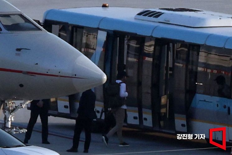 [포토] 김포공항 통해 입국한 트럼프 주니어