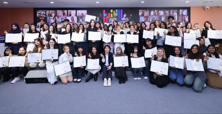 세계 곳곳에 한국문화의 매력을 알릴 ‘케이-인플루언서'가 4월29일 코시스센터(서울 중구)에서 활동 시작을 알렸다. 문화체육관광부