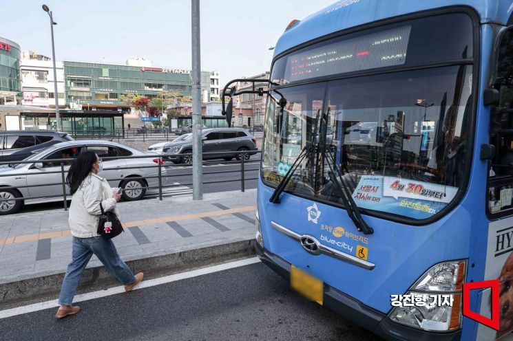 서울 시내버스 준법운행 재개… '쟁의 확대' 기로