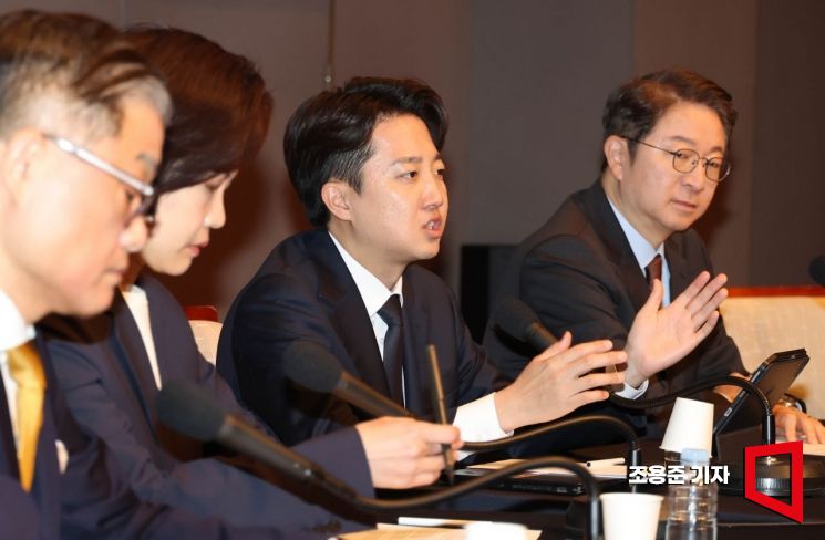 이준석 "노벨·필즈상 등 수여한 국내과학자, 月500만원 연금 지급"