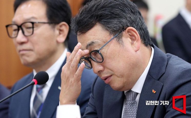 [포토] 국회 과방위 청문회 출석한 유영상 SK텔레콤 대표