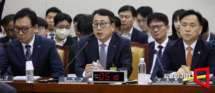[포토] SKT 유영상 “최태원 회장 유심교체 안해…유심보호서비스 가입”