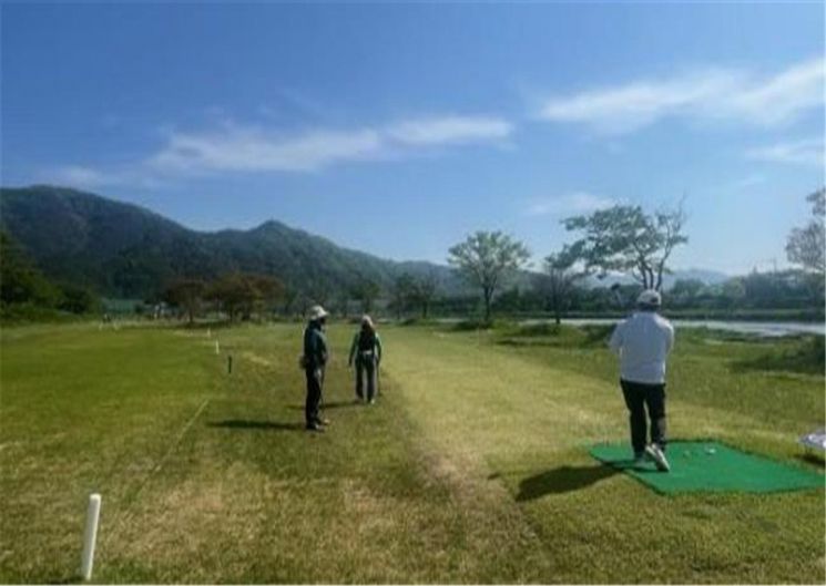 잔디 보호 및 생육을 위해 휴장했던 장흥 파크골프장이 다음 달 1일부터 재개장 한다. 장흥군 제공