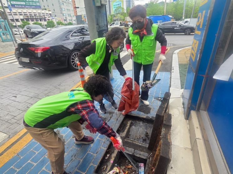 창원특례시, 빗물받이 관리 강화로 우수기 안전 확보 나서.