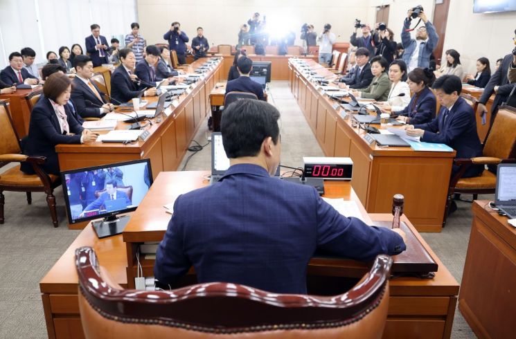 국회 연금특위, '기금고갈' 문제 놓고 불협화음