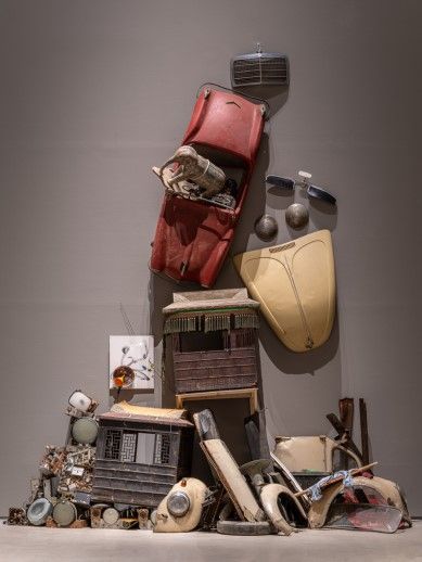 백남준 '잡동사니 벽'(1995). 국립현대미술관