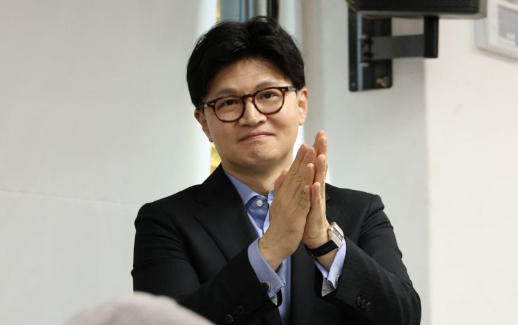 한동훈 "고령 친화 주택 확대…전국 의료-돌봄 컨트롤타워 구축"