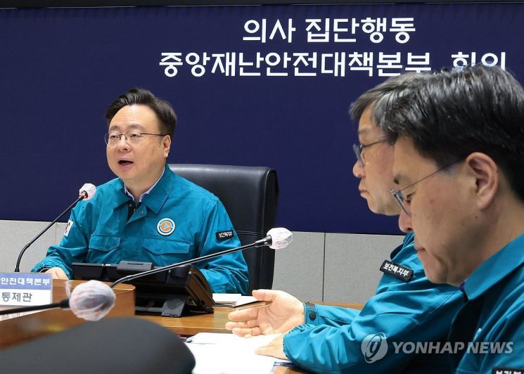 조규홍 복지부 장관 "5월 연휴 비상진료체계…의료개혁 중단 없다"