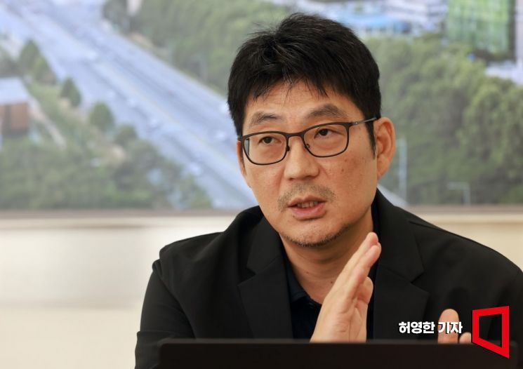 네이버 장준기 테크 플랫폼 부문장이 성남시 분당구 네이버 본사에서 아시아경제와 인터뷰하고 있다. 허영한 기자