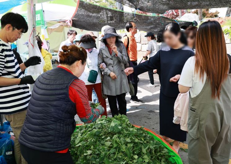 “여러분의 방문이 영양군의 치유가 됩니다”… 산나물 축제 대신 ‘희망의 장터’