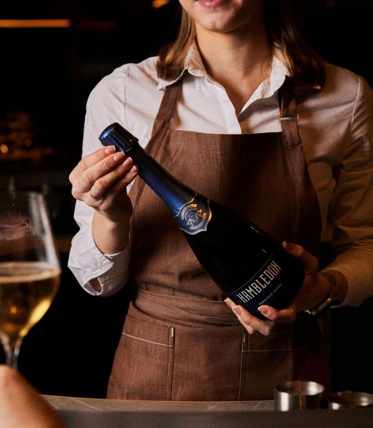 [아경와인셀라]"50년 전 샴페인이 궁금하다면?"…佛 '맞짱' 영국 자존심 