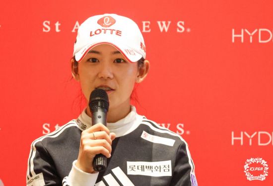 황유민, 5언더파 퍼펙트 플레이…'악천후에 강했다'