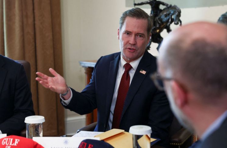 트럼프, '軍기밀 유출' 왈츠 결국 경질…"유엔대사 지명"