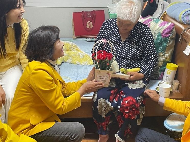 신안군 암태면 '감사해 孝, 사랑해 孝' 카네이션 물결