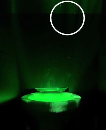 유한킴벌리, 화장실 변기 비말 실험…"밀폐형 휴지 사용 권장"