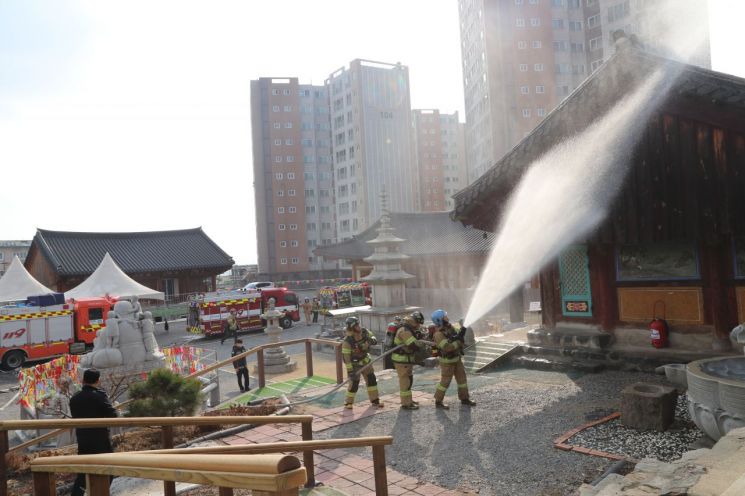 경기소방, 부처님오신날 앞두고 특별 경계근무