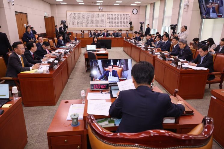 국회 법사위, '대통령 되면 재판중지' 형사소송법 상정