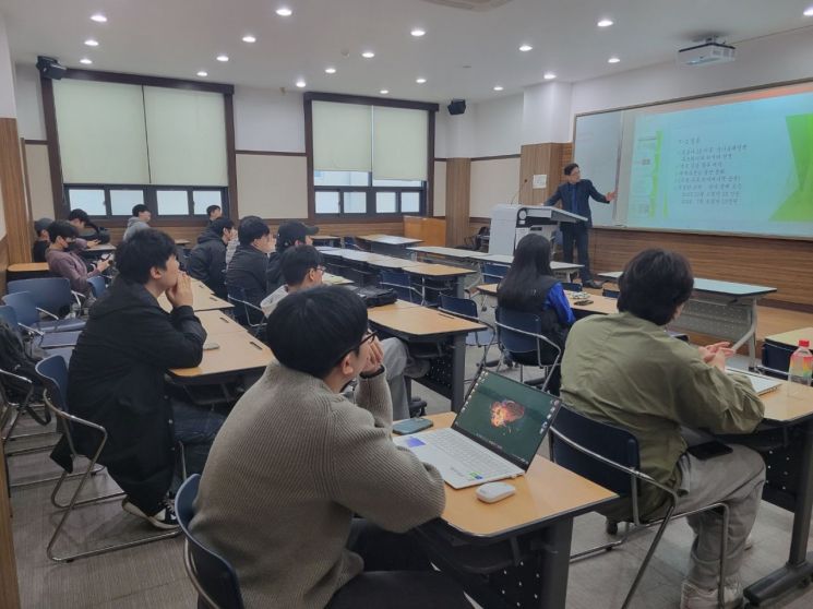 "교수만 가르치는 게 아녜요"… 동명대, 항만물류 전문가 콜라보 산학 융합강좌