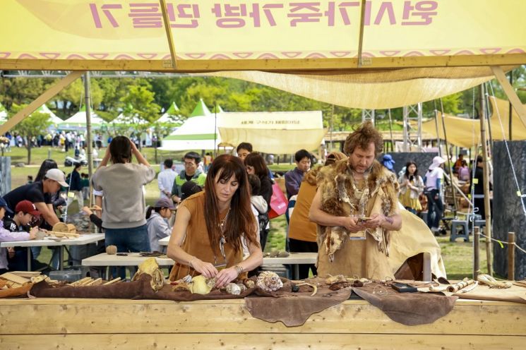 연천 구석기축제 성황리 개막…“세계로 뻗는 구석기 문화”
