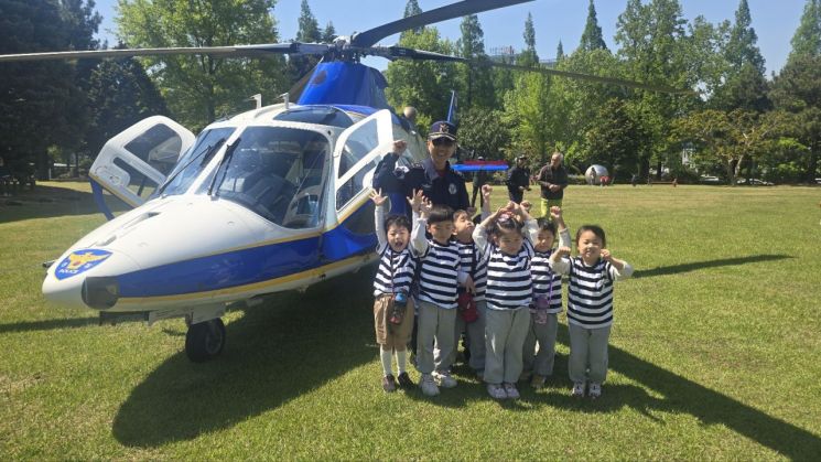 "Let's Ride a Police Helicopter" Gyeongnam Police Offer Children's Day Experience