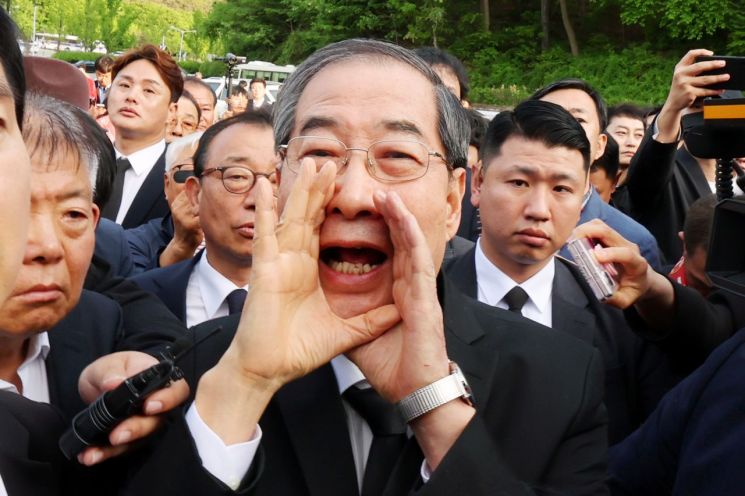 '대선 출마 선언' 한덕수, 첫 행선지 광주서 푸대접