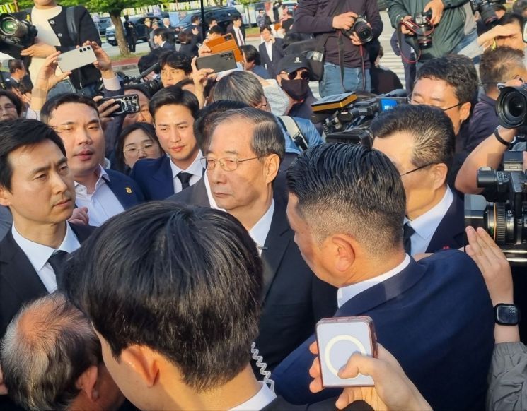 '대선 출마 선언' 한덕수, 첫 행선지 광주서 푸대접