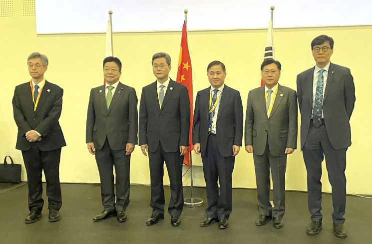 日 재무상 "美 국채, 미일 관세 협상 수단 아냐"