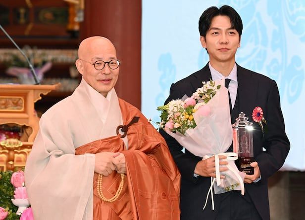 결혼 후 불교로 개종·삭발 감행한 이승기 '불자 대상'