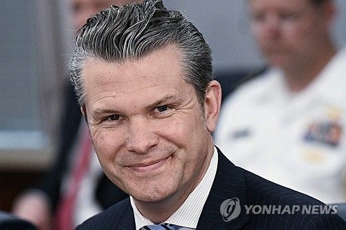 "美국방, 상습적으로 채팅방 업무…보좌관에 폰 맡기기도"