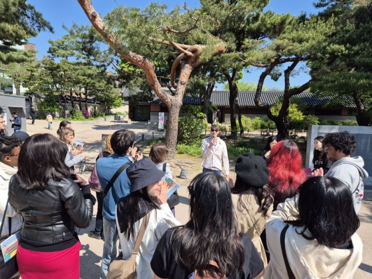 조선 궁에 반한 파비앙, 창덕궁 길잡이로 "한국인 이해하려면 역사 알아야"