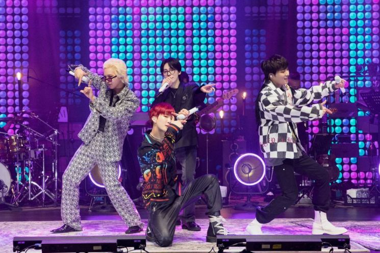그룹 위너, 3년 만에 콘서트 개최…송민호는 불참