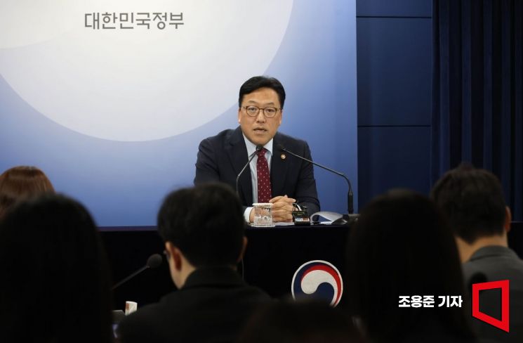 [포토] 금융 현안에 대해 발언하는 김병환 위원장