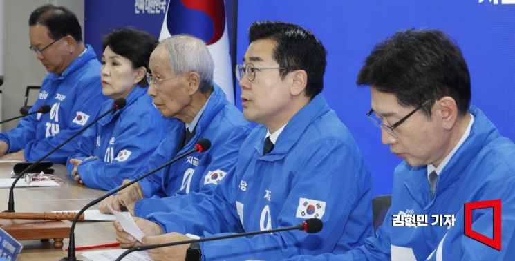 박찬대 더불어민주당 상임총괄선대위원장 서울 여의도 당사에서 열린 중앙선거대책위원회의에서 발언하고 있다. 김현민 기자