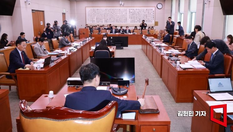 [포토] 법사위 소위 '대통령 당선 시 재판 중지' 법안 등 심사