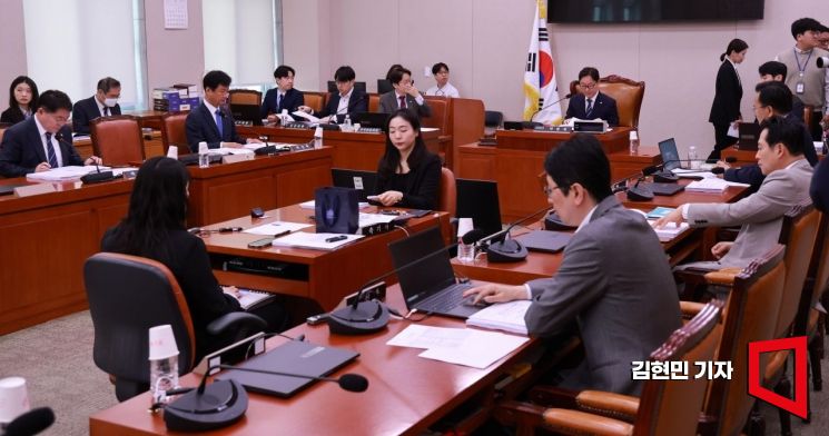 [포토] 법사위 소위, '내란·김건희 쌍특검' 등 심사