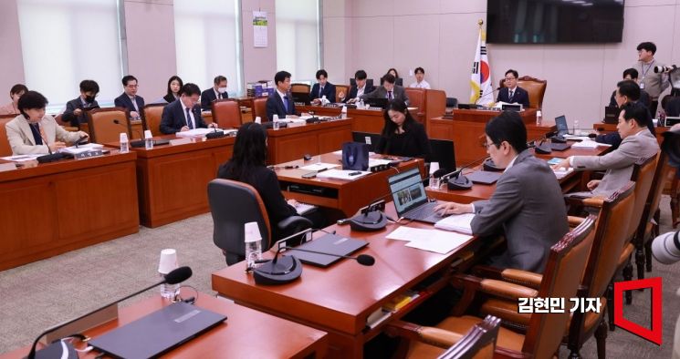 대통령 형사재판 중지法, 민주당 단독으로 법사위 소위 통과