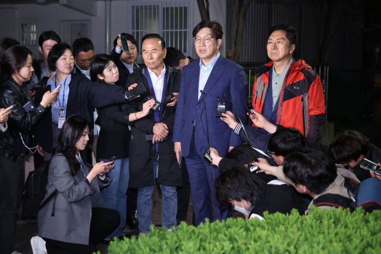 김문수, 韓 회동 제안 속내는 버티기?…국힘은 단일화 압박