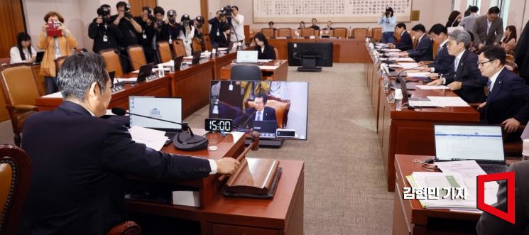 [포토] 민주 법사위, '대통령 재판정지법' 통과…14일 '조희대 청문회'