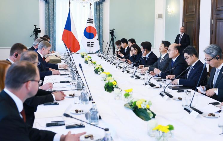한·체코, 원전·배터리 등 전략 산업 협력…MOU 14건 체결
