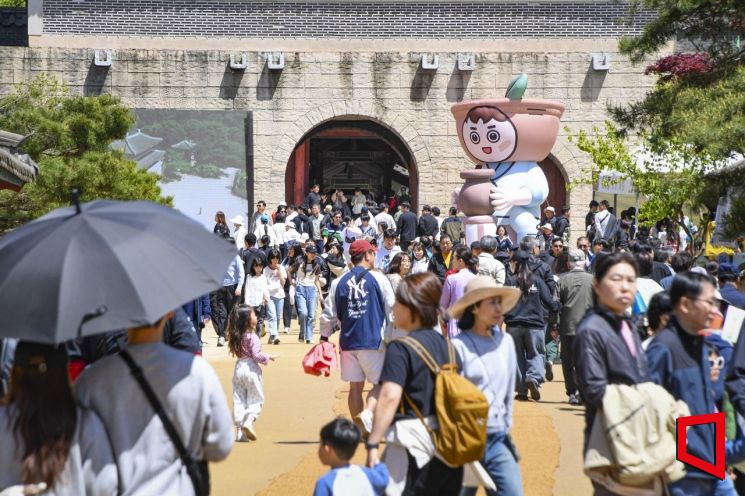 2025 문경찻사발축제, 황금연휴 뜨겁게 달궈…나흘간 15만여명 발길