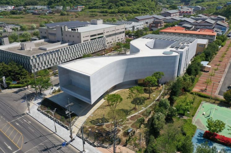 진주시, 100년 전통 실크 산업 재도약 '진주실크박물관' 준공