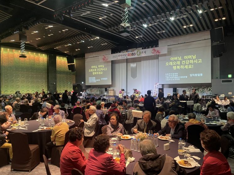 창원한마음병원, 지역 어르신 대상 '2025 사랑나눔 효잔치' 성료