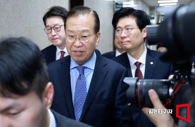 [포토] 비대위 향하는 권영세