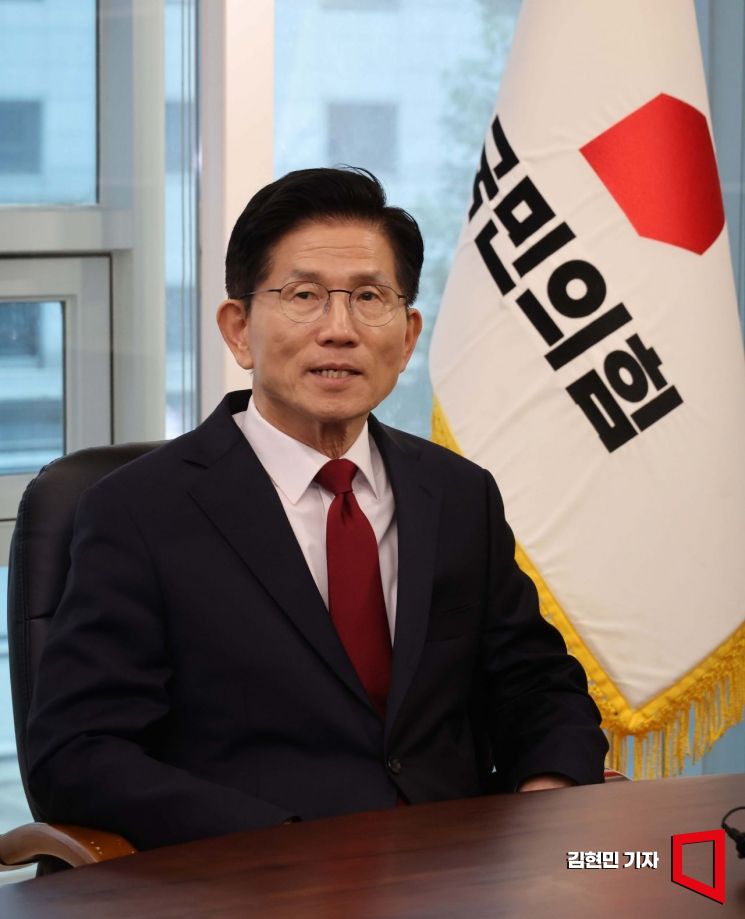 김문수, 대선후보 지위 인정 가처분 신청