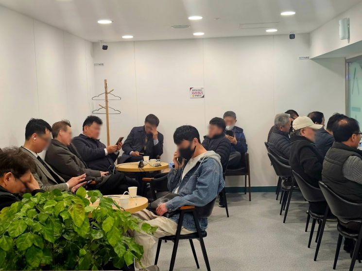 '도심 오아시스' 이동노동자 쉼터…정작 밤엔 문닫아