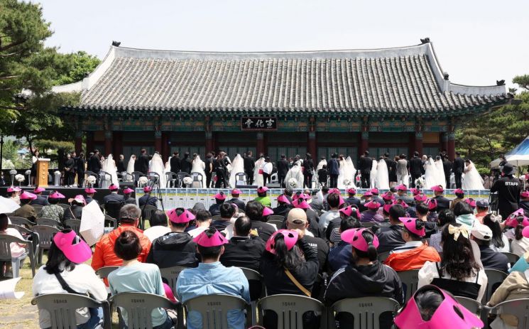 장애인 부부 33쌍 공주 선화당에서 합동결혼식